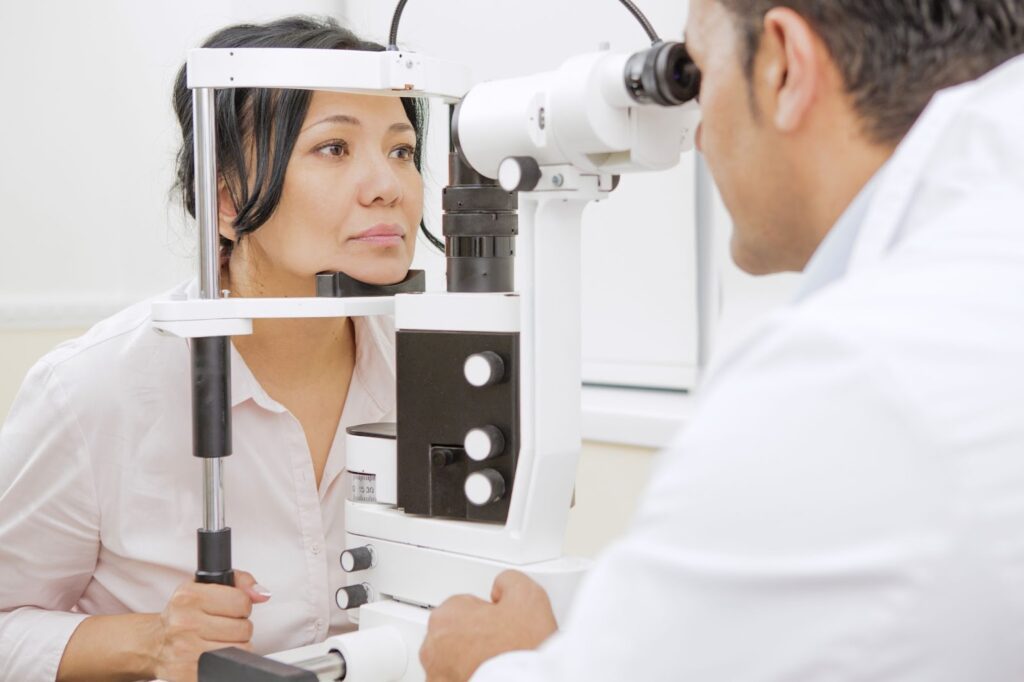 women at eye doctor